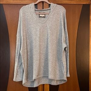 NWOT Cozy & Soft Heather Gray V-Neck Hooded Sweater w/ High-Low Hemline